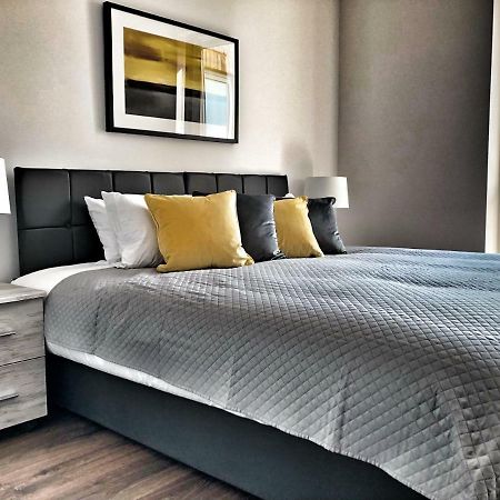 Luxury 2 Bed 2 Bath Apartment 18 Mins From Central London - Sleeps 6 Watford  Eksteriør bilde