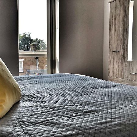 Luxury 2 Bed 2 Bath Apartment 18 Mins From Central London - Sleeps 6 Watford  Eksteriør bilde