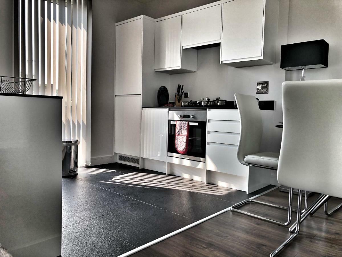 Luxury 2 Bed 2 Bath Apartment 18 Mins From Central London - Sleeps 6 Watford  Eksteriør bilde